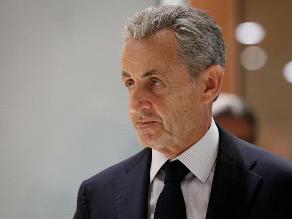 Новини світу - Засуджений колишній президент Франції Саркозі вирушив до в’язниці