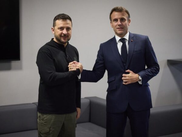 Новини України - Зеленський анонсував зустріч з Макроном