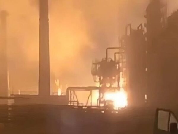 Новини бізнесу - ЗМІ: Дрони "зупинили" роботу великого НПЗ Росії