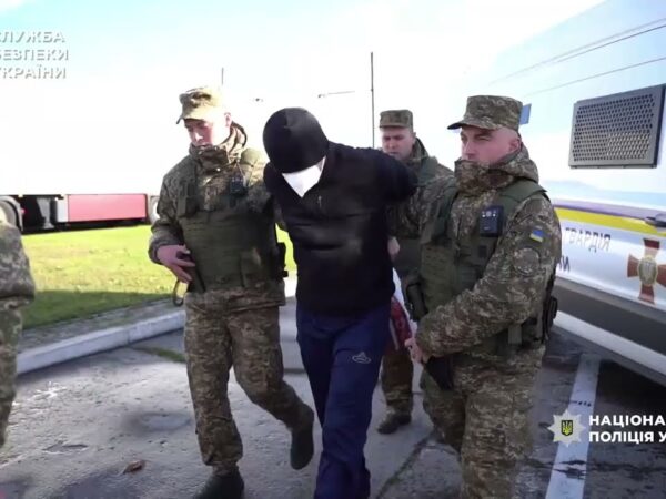 СБУ, ОГП та Нацполіція передали Литві російського військового, який катував литовця в Україні
