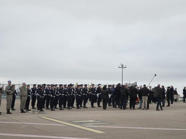 Офіційна церемонія зустрічі Володимира Зеленського з Емманюелем Макроном