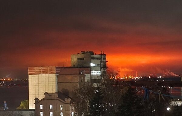Новини бізнесу - Атака дронів зупинила роботу Саратовського НПЗ - ЗМІ