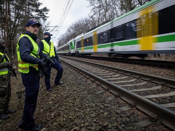 Новини світу - Диверсії в Польщі: в одного з затриманих виявили понад 40 паспортів РФ