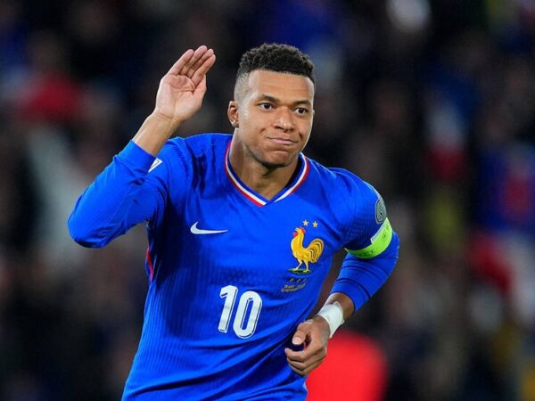 Новини спорту - Французький форвард подолав позначку у 400 забитих м’ячів