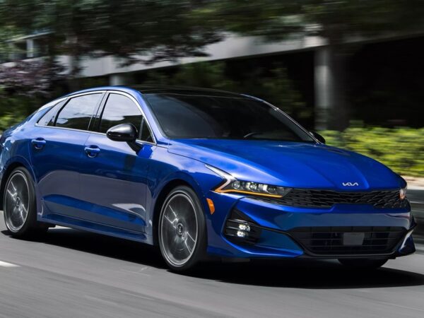 Авто новини - Kia відкликає 250 тисяч K5 через ризик займання паливного бака