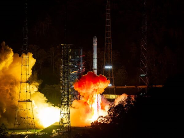 Технології - Китай вивів експериментальний супутник на орбіту