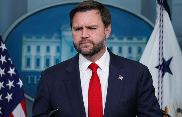 Новини світу - Кортеж Венса потрапив в аварію