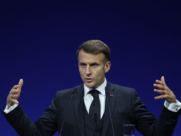 Новини світу - Макрон заявив про "шанс" на шляху до миру