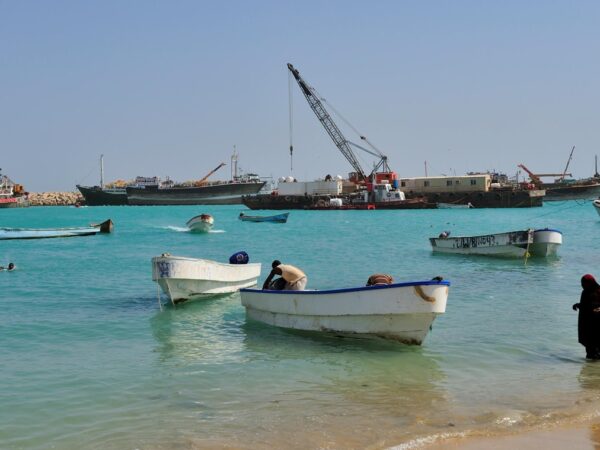 Новини світу - Невідомі зі зброєю проникли на судно неподалік узбережжя Сомалі - ЗМІ