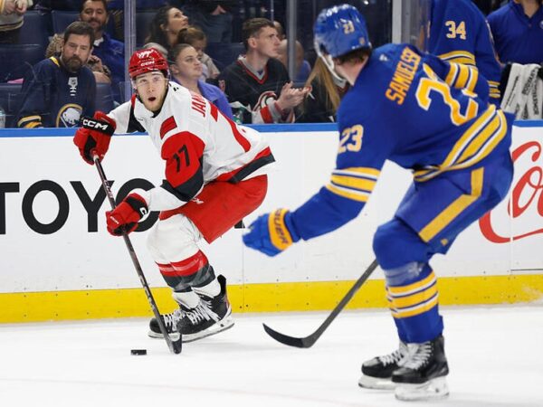 Новини спорту - НХЛ: Кароліна сенсаційно поступилася