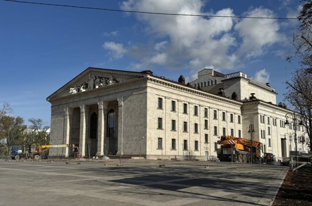 Новини України - Окупанти анонсували перші вистави на місці трагедії в Маіруполі