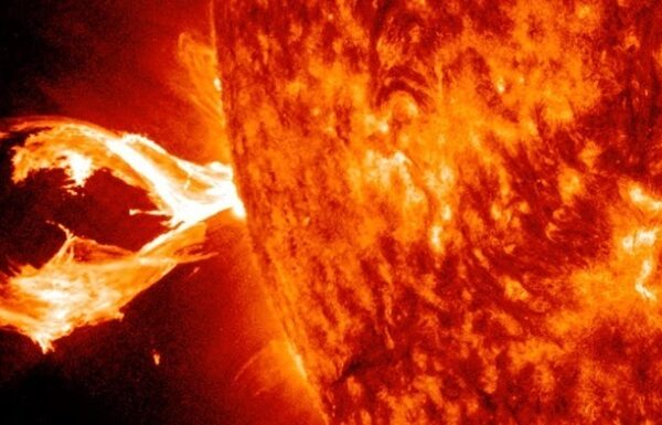 Новини світу - Потужний спалах на Сонці порушив звʼязок в Європі та Африці