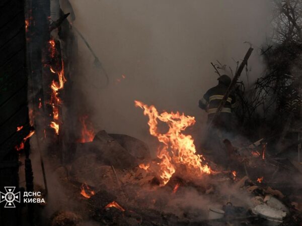 Новини Києва - Пожежі після нічного обстрілу Києва ліквідовано