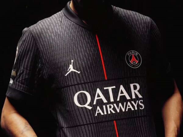 Новини спорту - ПСЖ представив четвертий комплект форми на поточний сезон