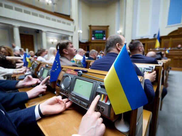 Новини України - Рада підвищила виплати при народженні дитини