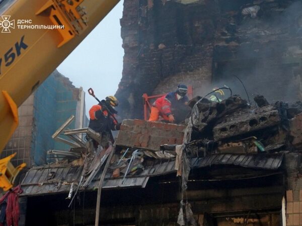 Новини України - Розбір завалів у Тернополі триває другу добу