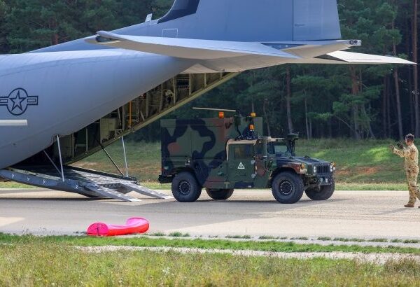 Новини світу - США можуть ввести війська до Венесуели: що приховує Трамп