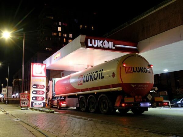 Новини бізнесу - США відмовили "маріонетці Кремля" в купівлі активів Лукойлу