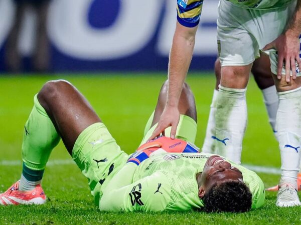 Новини спорту - Травматично зламаний палець зняв у Парми першого воротаря на чотири місяці