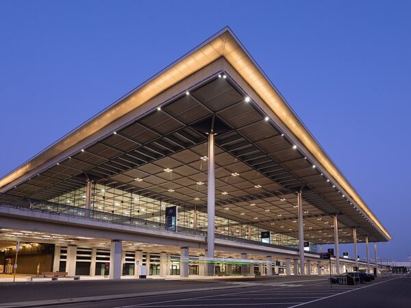 Новини світу - У Берліні аеропорт зупинив роботу через дрон - ЗМІ