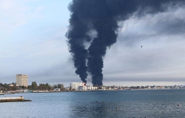 Новини України - У Феодосії вночі лунали вибухи біля нафтобази - соцмережі