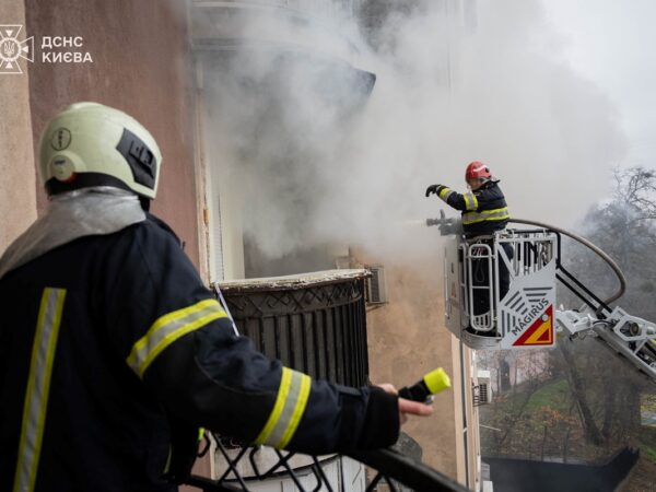 Новини Києва - У Києві через вибух зарядної станції загорілася квартира
