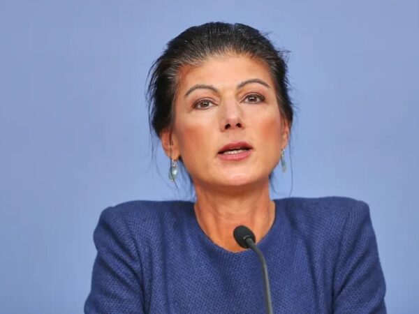 Новини світу - У Німеччині лідерка проросійської партії залишає посаду