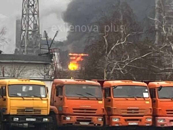Новини світу - У Росії пролунали вибухи на НПЗ: зайнялася пожежа
