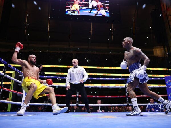 Новини спорту - У видовищному бою з нокдаунами Бенн помстився Юбенку-молодшому