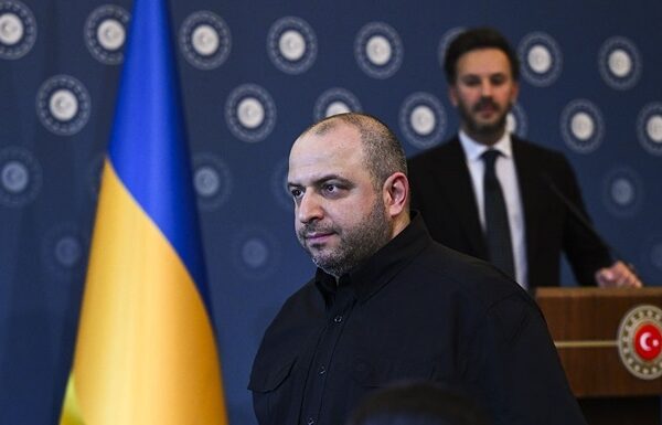 Новини України - Умєров прибув на важливі переговори у Стамбул