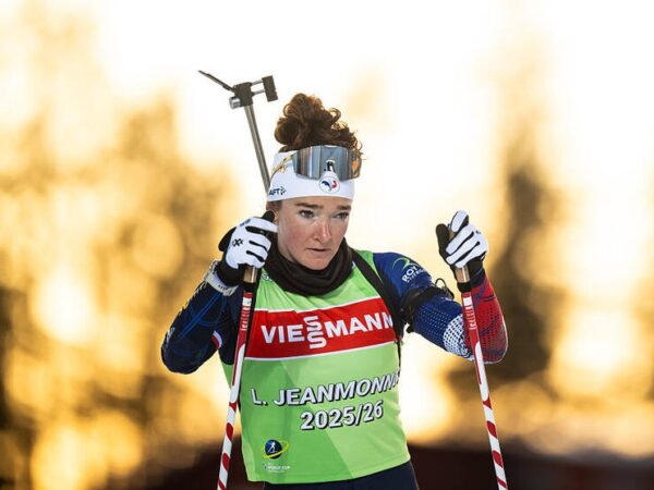 Новини спорту - В Естерсунді француженки першими завершили естафету з біатлону