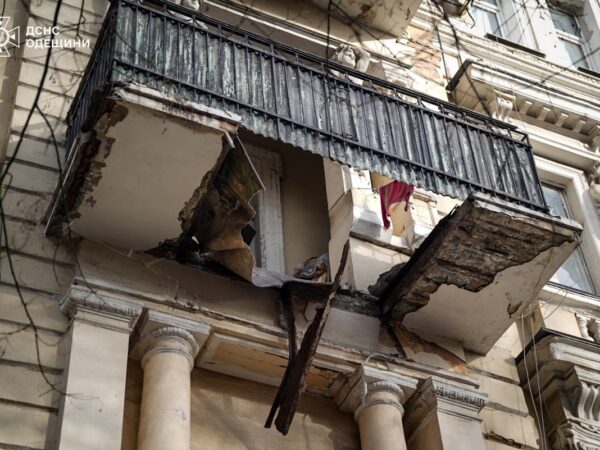 Новини України - В Одесі обвалився балкон, постраждали дві жінки
