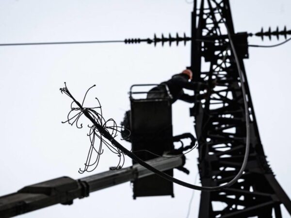 Новини України - В Україні відключення через обстріли і негоду