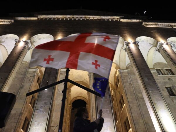 Новини світу - В ЄС пояснили "руйнівний" звіт щодо Грузії