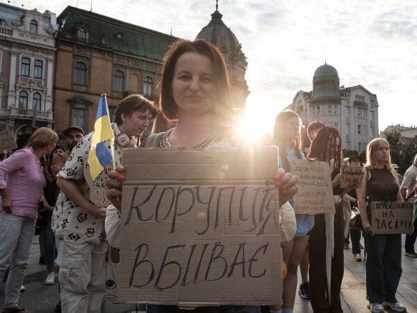 Новини України - Відкати під обстріли. ЗМІ про операцію Мідас НАБУ