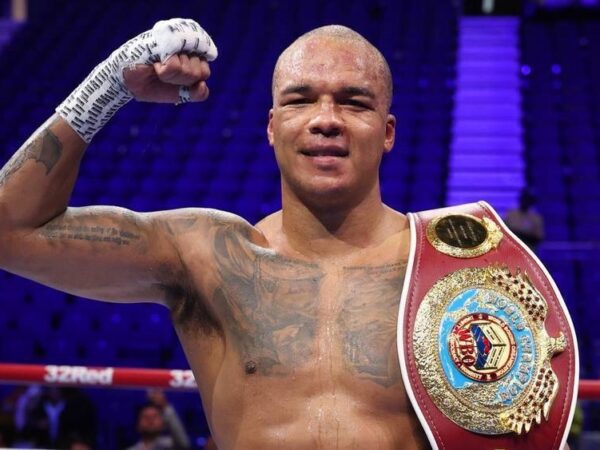 Новини спорту - Вордлі стримано прокоментував перехід титулу від Усика