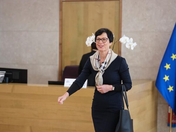 Новини України - ЄС має всі підстави відкрити переговорні кластери з Україною - єврокомісар