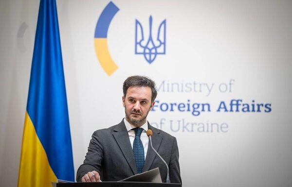 Новини світу - Зеленський і Трамп обговорять особливо чутливі питання мирного плану - МЗС