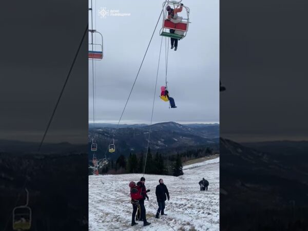 Рятувальники зняли з підйомника 78 людей, з них 39 дітей.