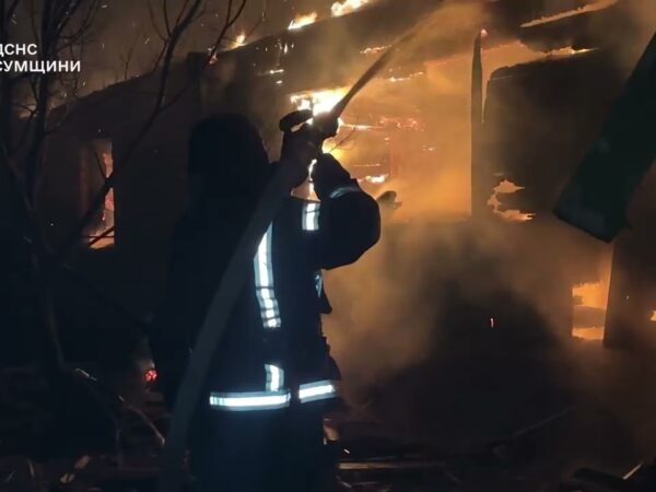 Сумщина: рятувальники гасять пожежі після російських ударів