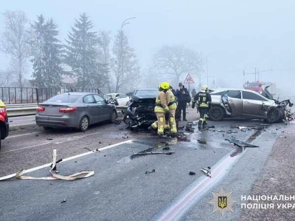 Новини України - Біля Рівного велике ДТП заблокувало трасу на Київ