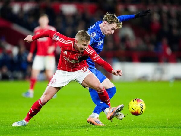 Новини спорту - Битва українських захисників в АПЛ: оцінки Зінченка і Миколенка