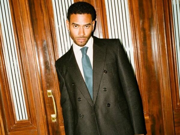 Новини спорту - Брат футболіста МЮ влаштував акцію на трибунах під час матчу