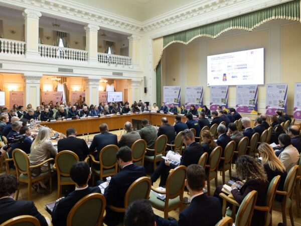 Олена Зеленська взяла участь у засіданні, присвяченому реалізації реформи шкільного харчування