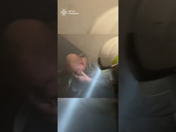 Запоріжжя: під час пожежі надзвичайники врятували п’ятьох людей, серед яких дитина