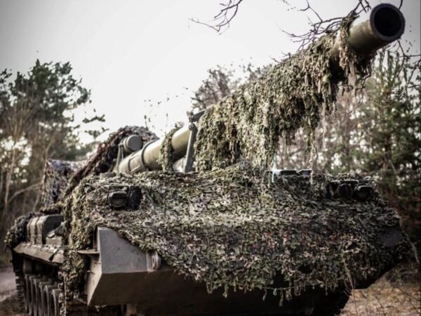 Новини України - ГШ: РФ тисне з допомогою авіації, 200 атак відбито