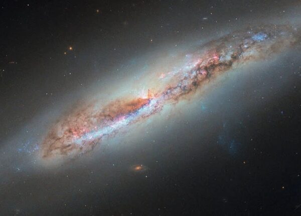 Технології - Хаббл показав нову деталь у галактиці за 60 млн світлових років