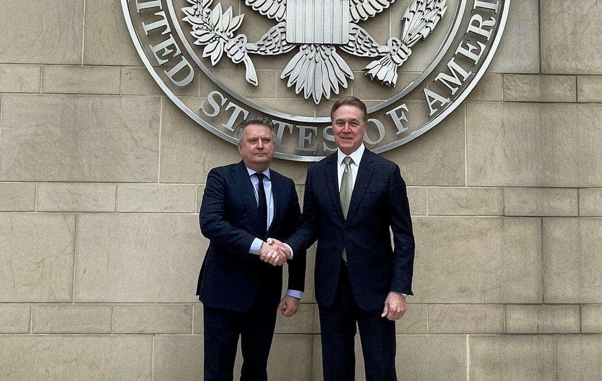 Новини України - Кислиця прибув на переговори до Китаю