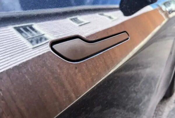 Авто новини - Китай заборонить висувні дверні ручки на авто