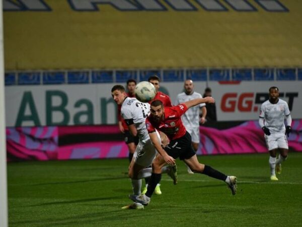 Новини спорту - Луганська Зоря в домашньому матчі мінімально переграла Карпати